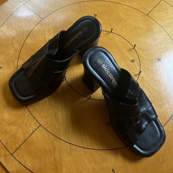 Y2K Chunky Heels - Picture 5 of 6